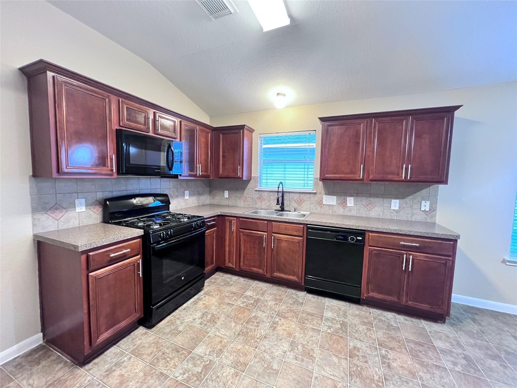 11750 Pinemeade Lane - Photo 10