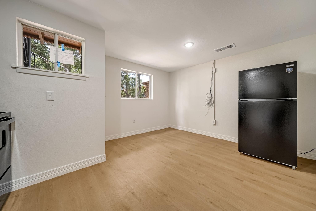 411 Avenue A - Photo 14