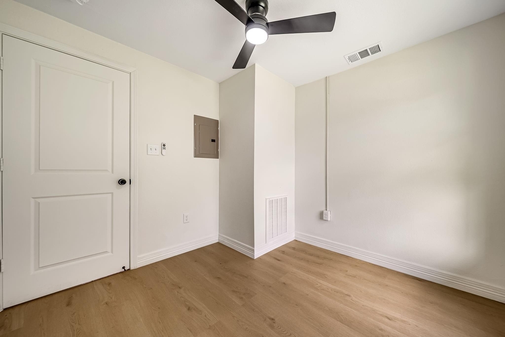 411 Avenue A - Photo 9