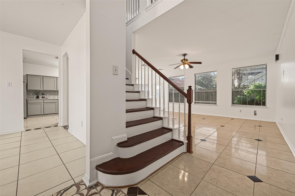 16315 April Ridge Drive - Photo 4