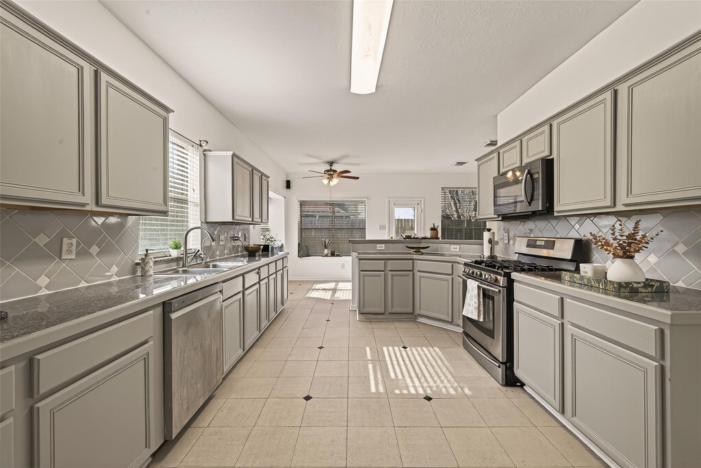 16315 April Ridge Drive - Photo 16