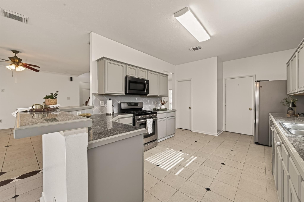 16315 April Ridge Drive - Photo 14