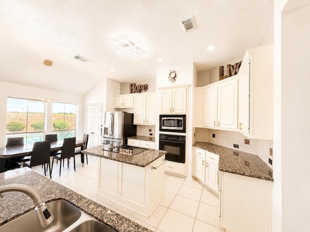 5507 Cranston Court - Photo 13