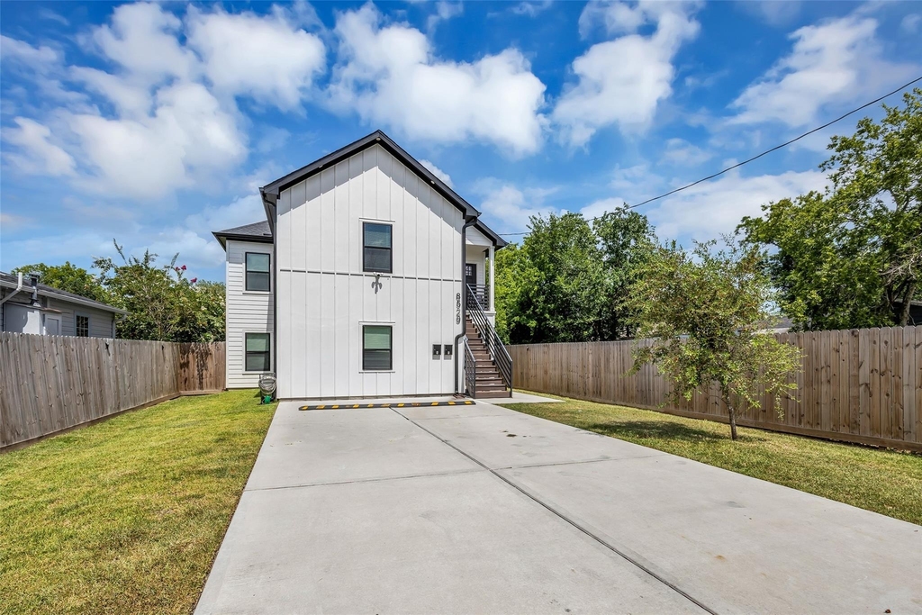8529 Dosia Street - Photo 1