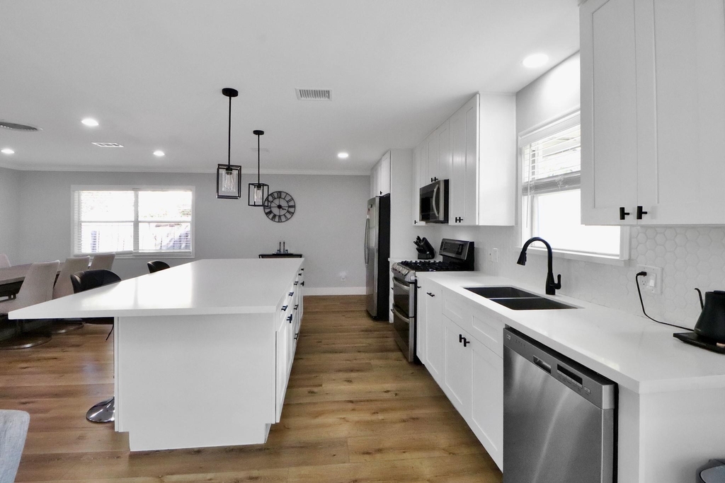 6111 Shadow Crest Street - Photo 5