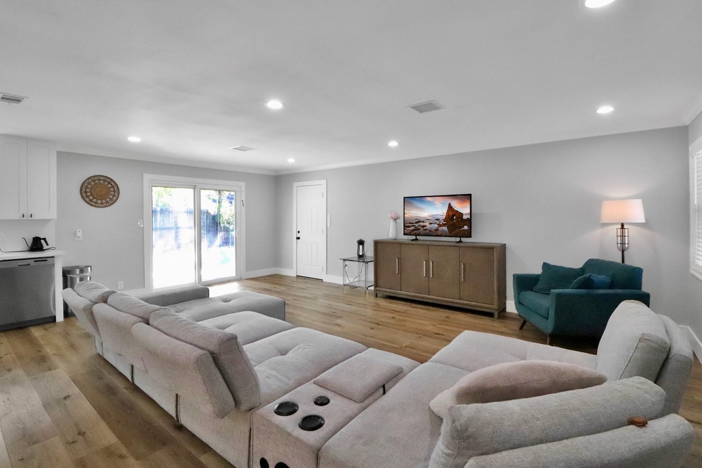 6111 Shadow Crest Street - Photo 1