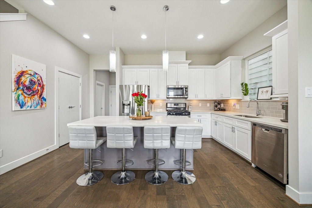 5520 Rosslyn Road - Photo 1