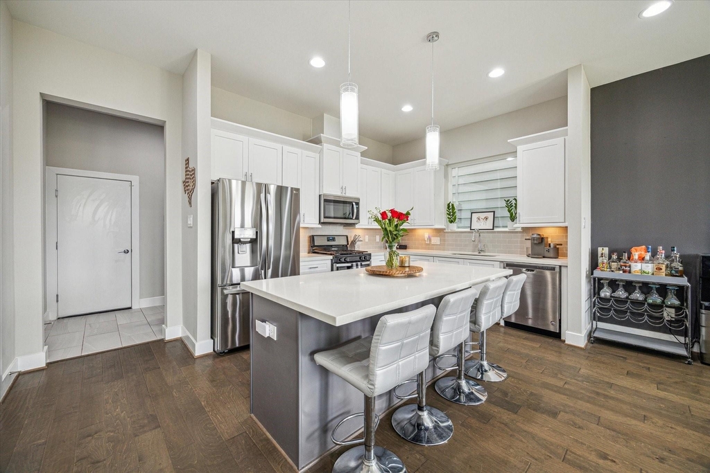 5520 Rosslyn Road - Photo 0