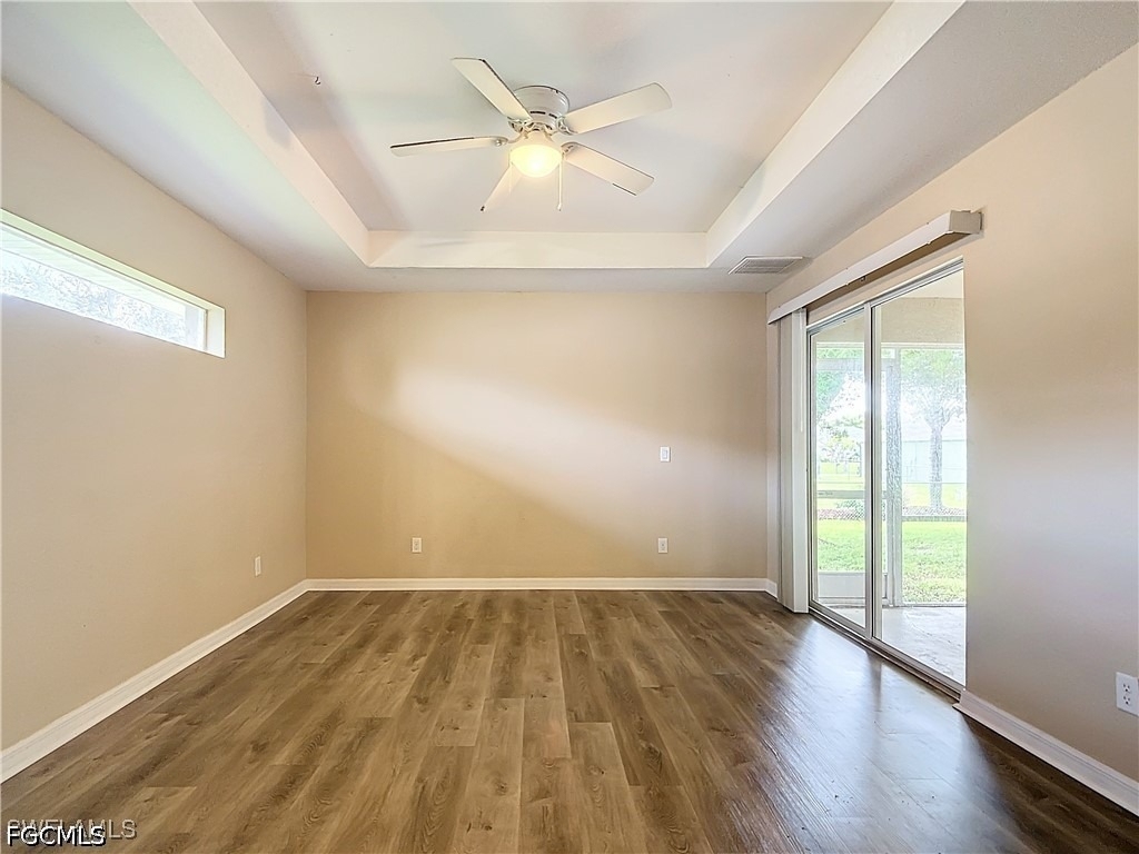 1726 Trafalgar Parkway - Photo 21