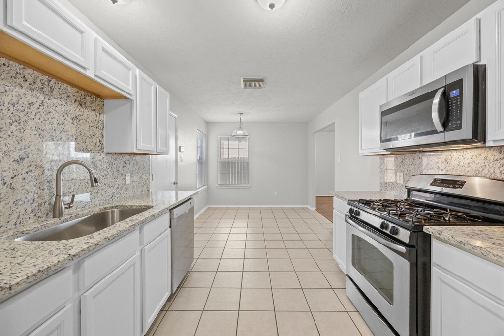 2746 Grahamwood Lane - Photo 7