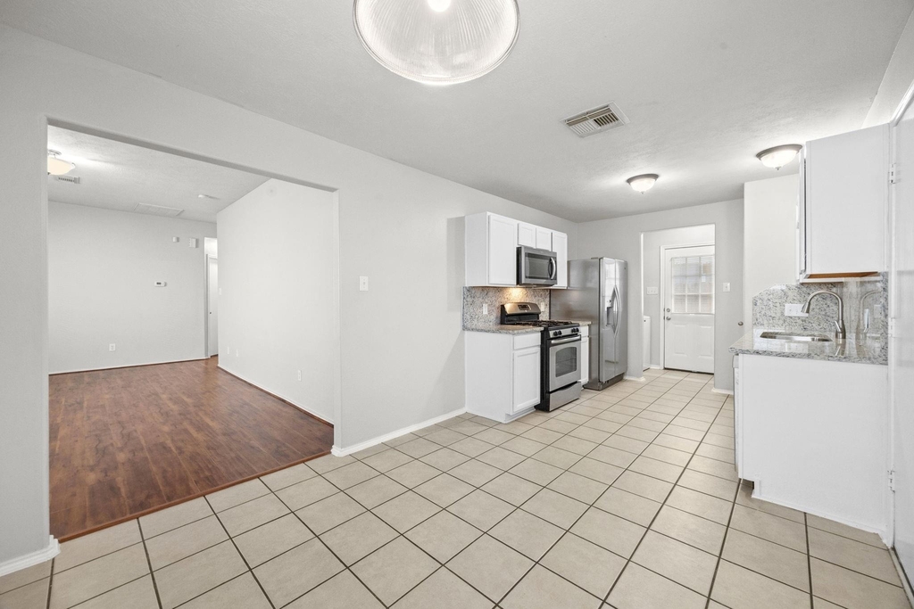 2746 Grahamwood Lane - Photo 6