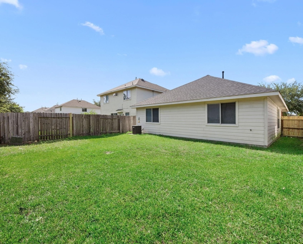2746 Grahamwood Lane - Photo 18