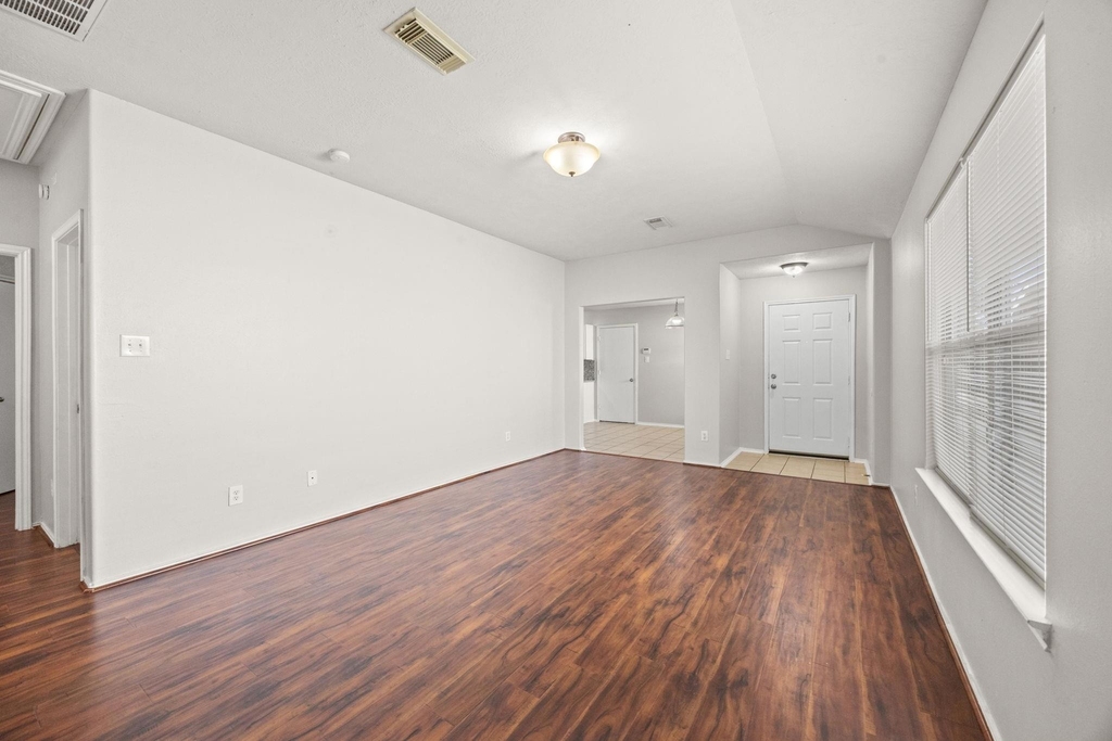 2746 Grahamwood Lane - Photo 2