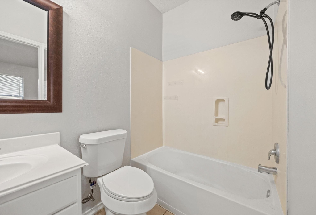 2746 Grahamwood Lane - Photo 16