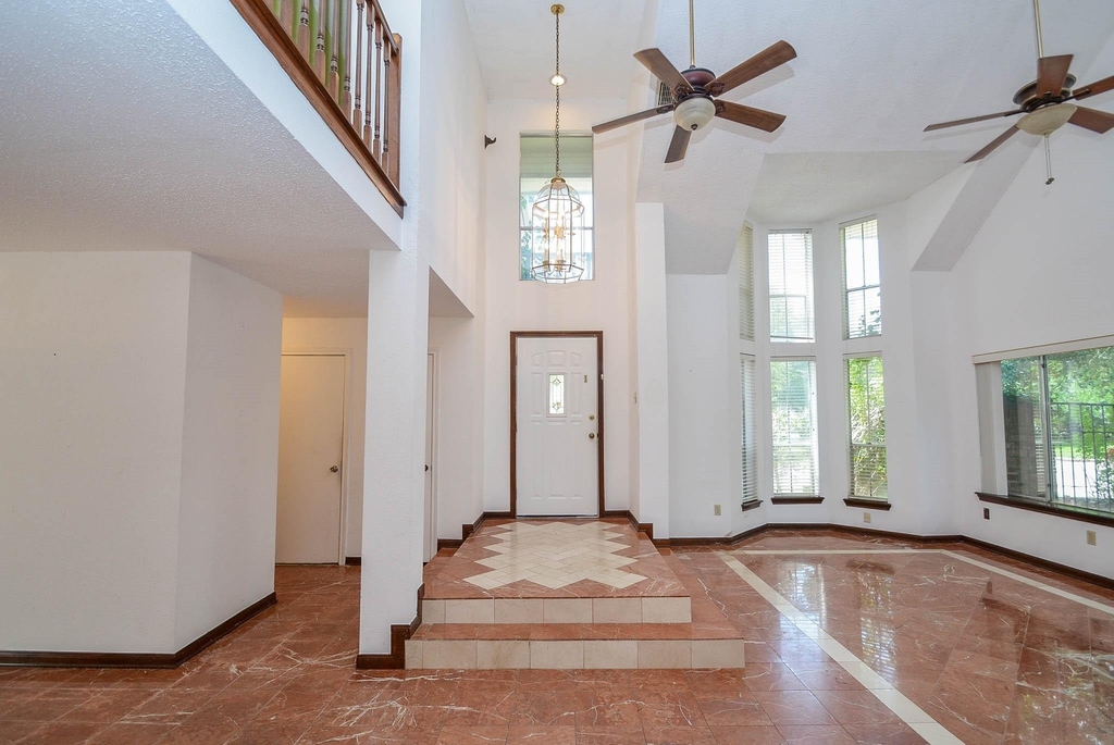 1603 Beaconshire Road - Photo 3