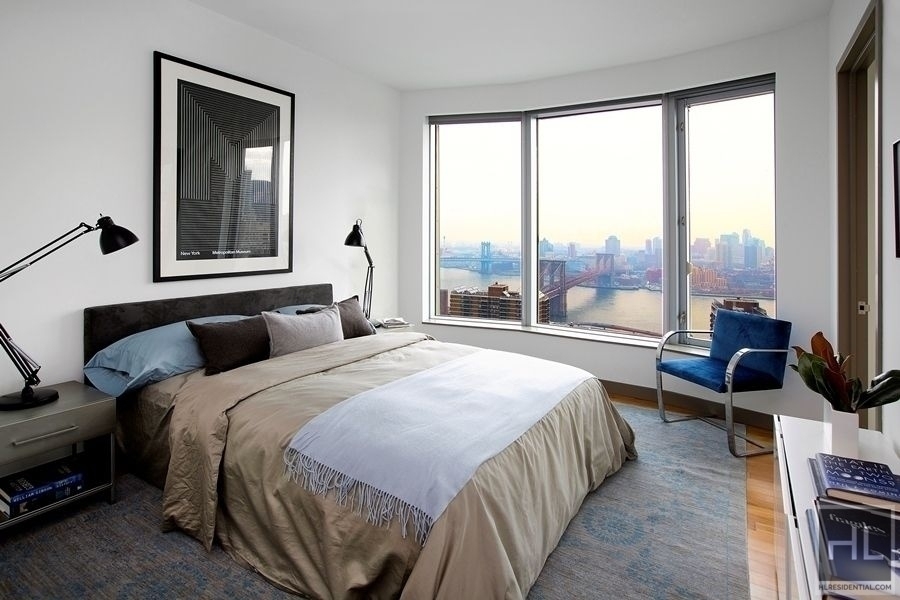 Spruce Street - Photo 2