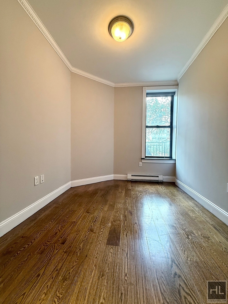 West 52nd Street - Photo 1
