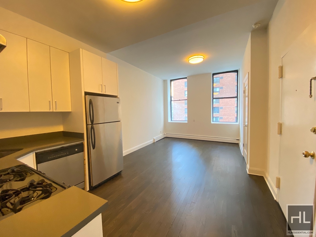 Second Avenue - Photo 9