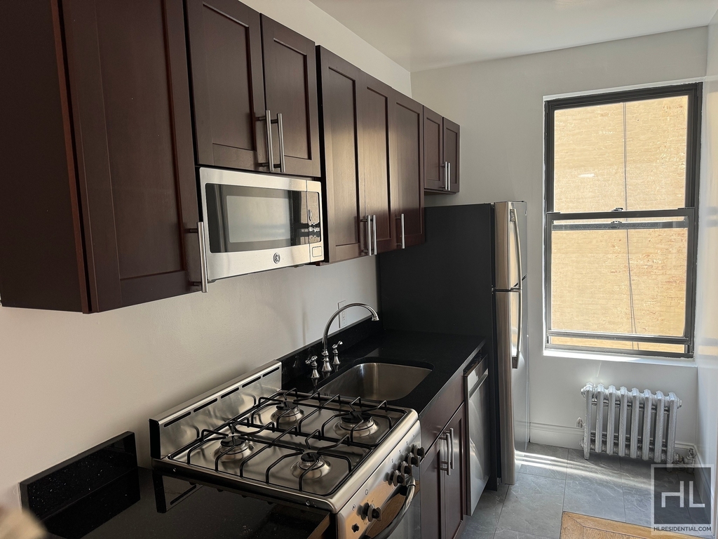 West 11th Street - Photo 0