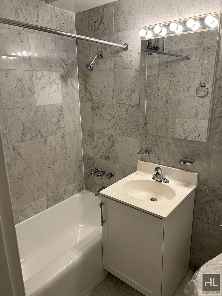 East 79th Street - Photo 2