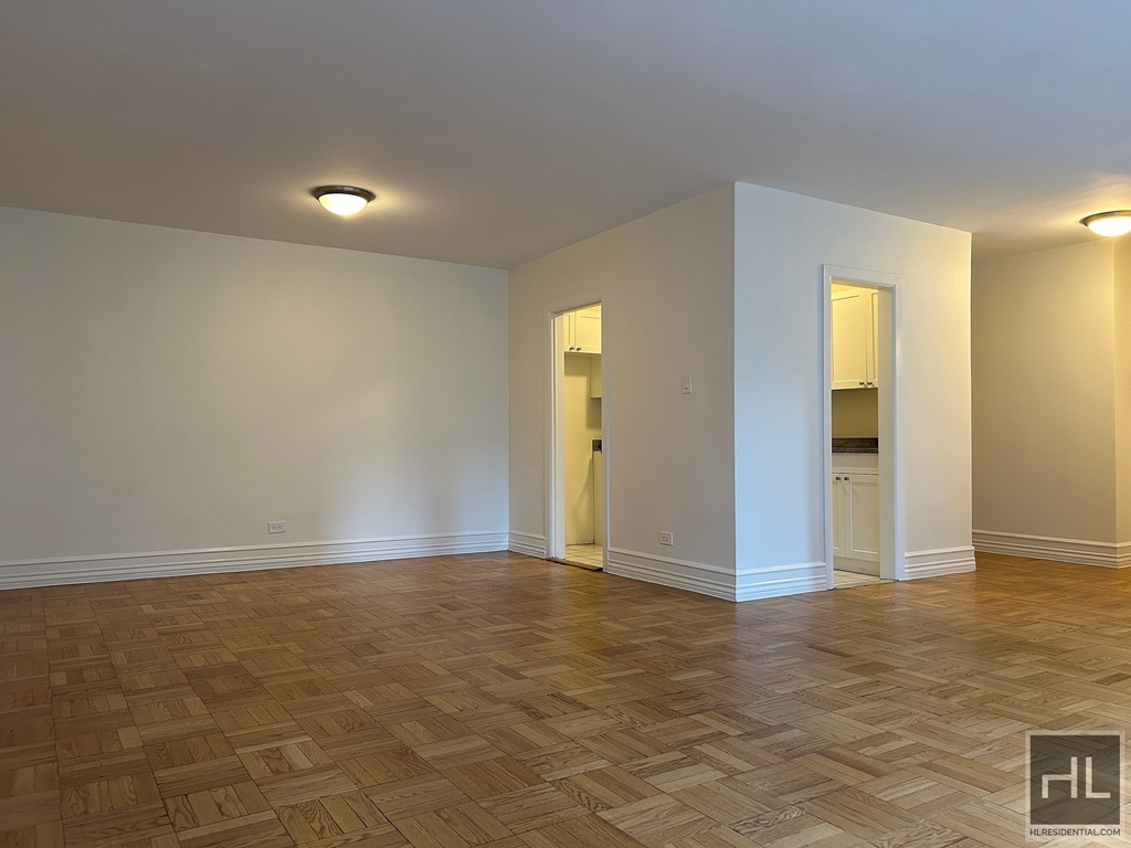 East 79th Street - Photo 4