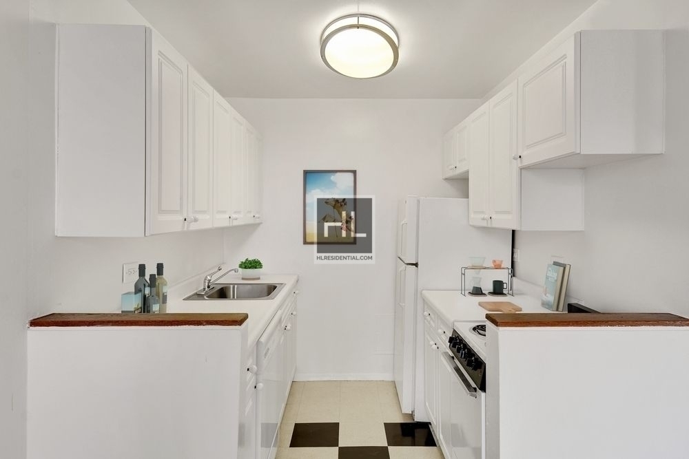 West 34th Street - Photo 1
