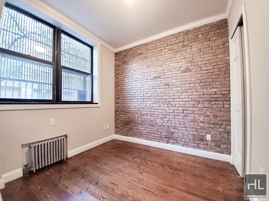 East 100th Street - Photo 1