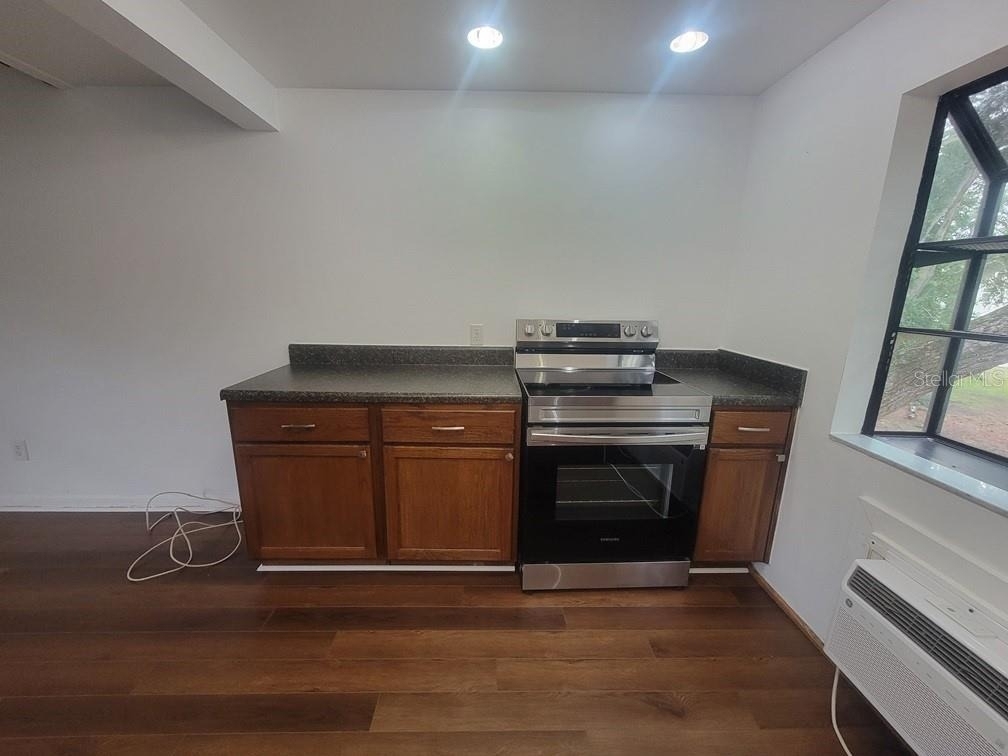 2142 Bradford Street - Photo 2