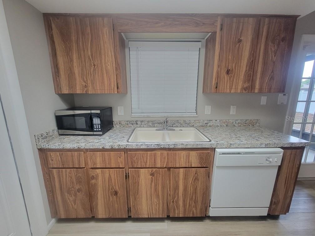 1305 Calamondin Drive - Photo 8