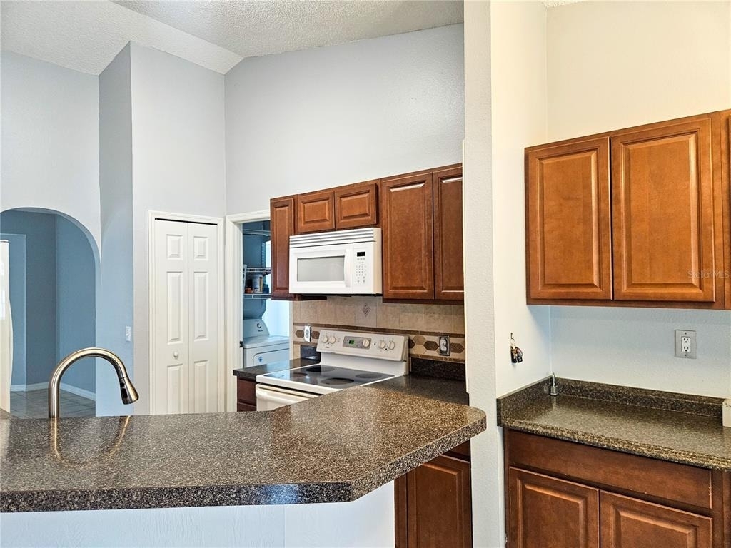 952 Trumbull Street - Photo 8
