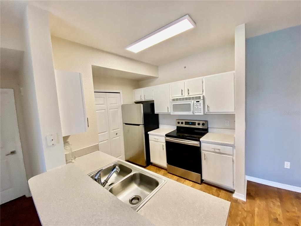 5467 Vineland Road - Photo 13