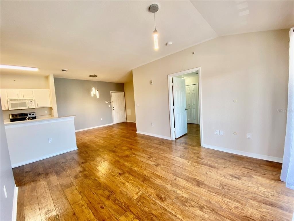 5467 Vineland Road - Photo 10