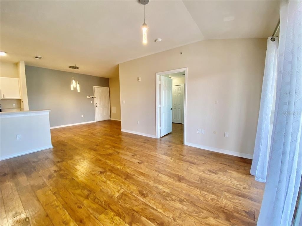 5467 Vineland Road - Photo 18