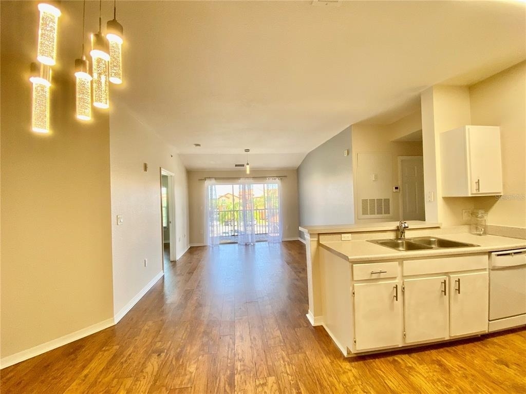 5467 Vineland Road - Photo 8