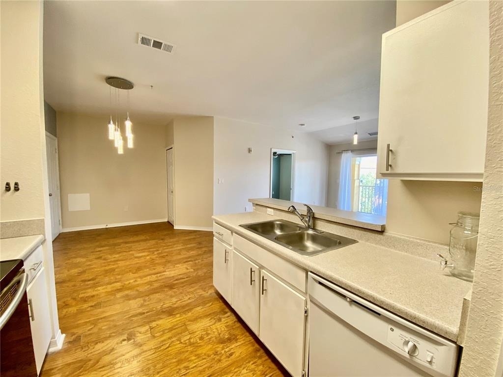 5467 Vineland Road - Photo 14