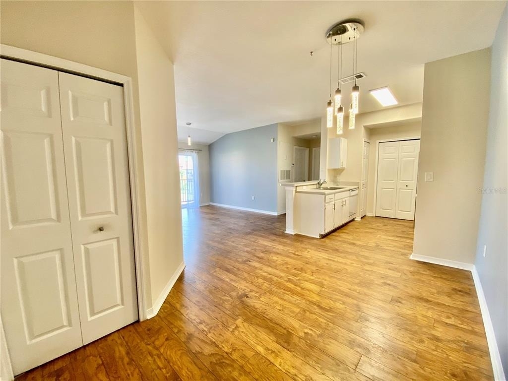 5467 Vineland Road - Photo 6
