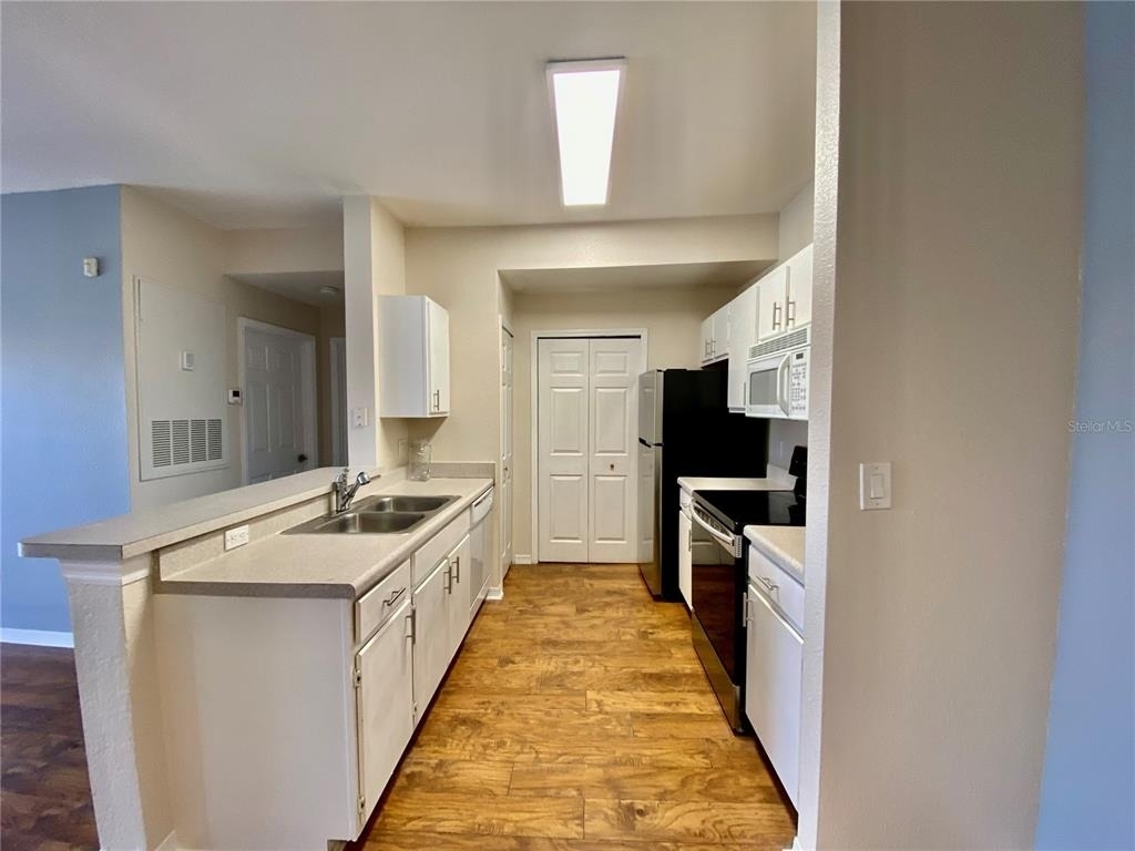 5467 Vineland Road - Photo 11