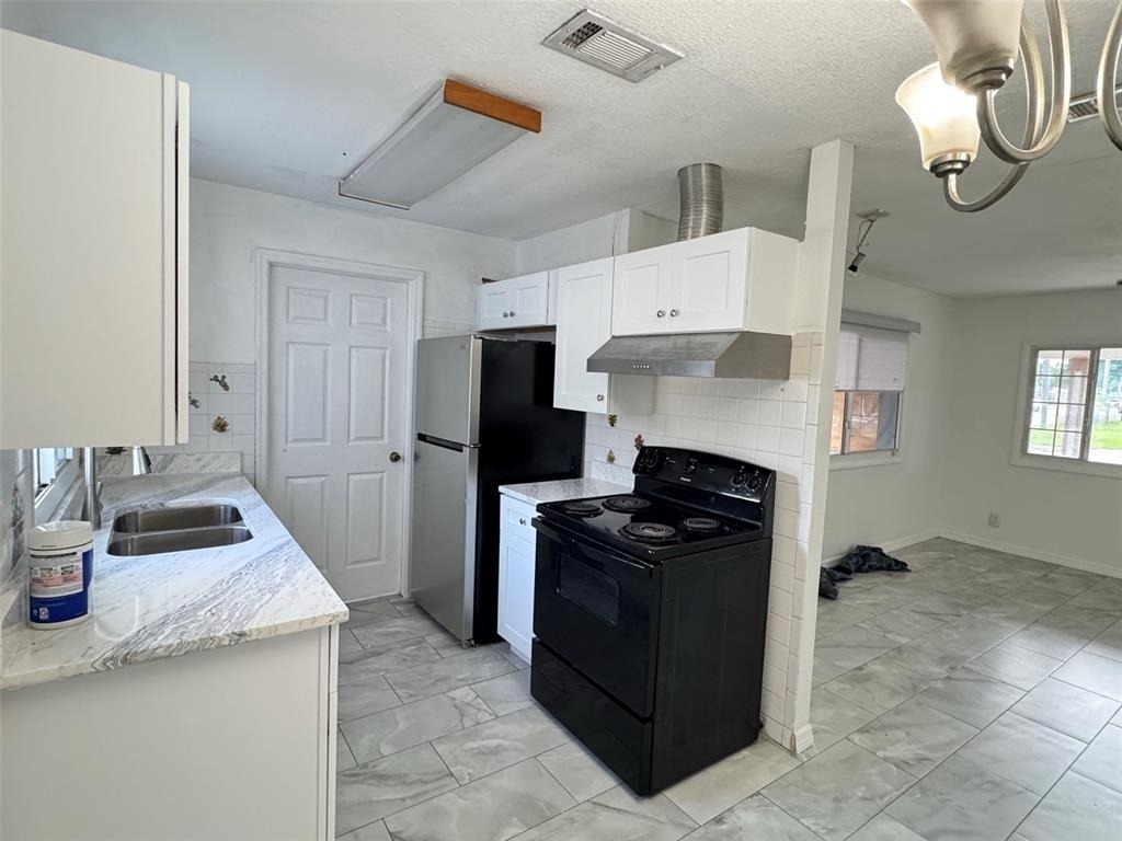 9401 57th Street N - Photo 9