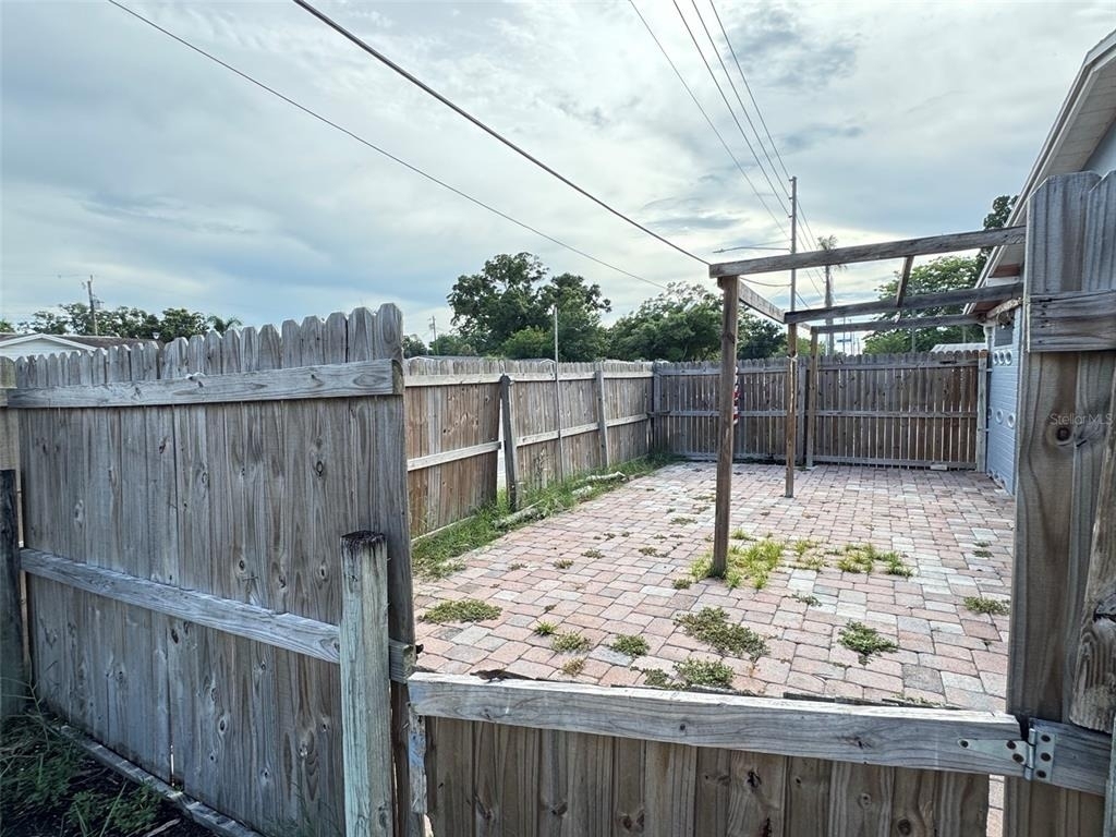 9401 57th Street N - Photo 5