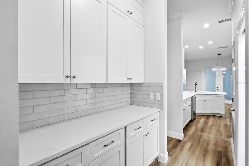 912 Waterside Drive - Photo 10