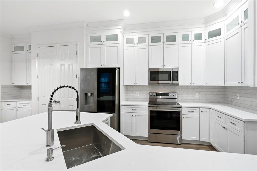 912 Waterside Drive - Photo 16