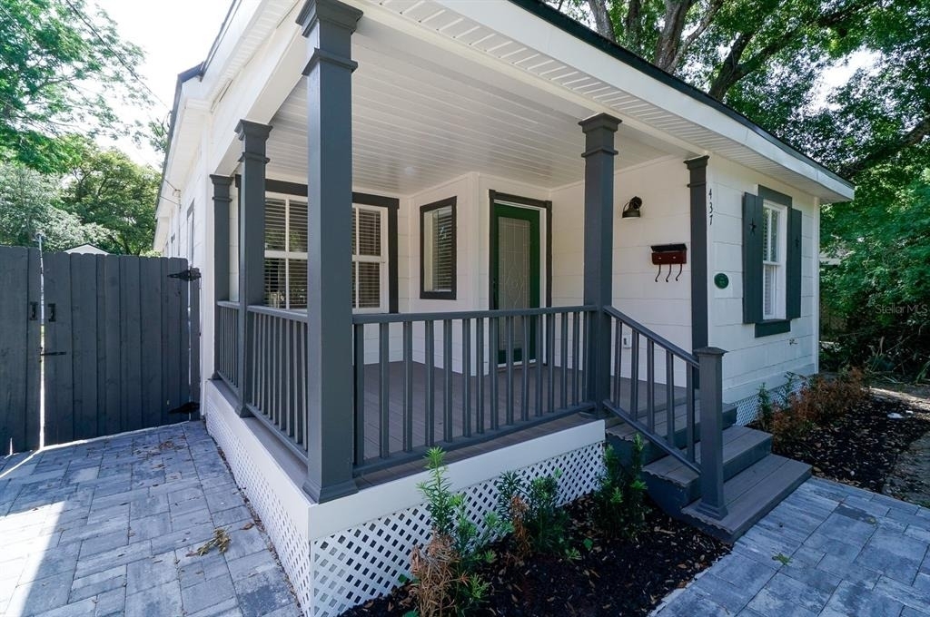 437 N Shine Avenue - Photo 1