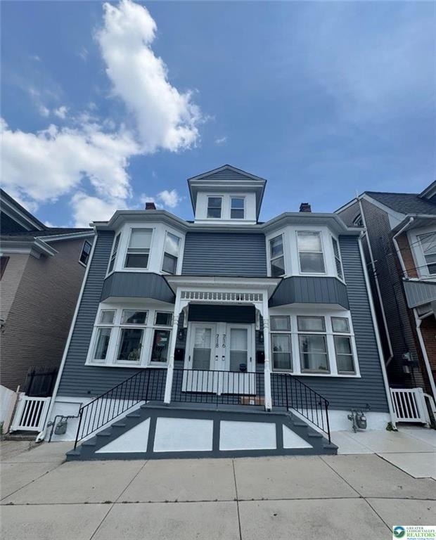718 N New Street - Photo 0