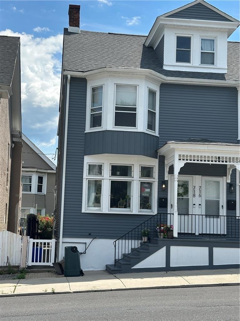 718 N New Street - Photo 1