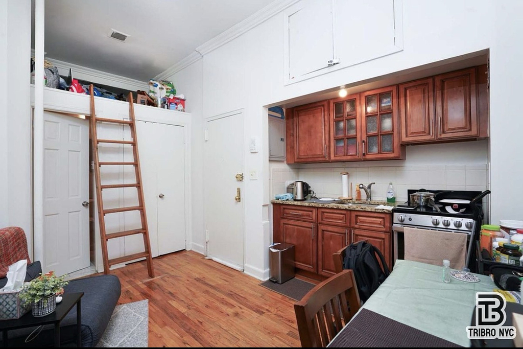  West 22nd Street - Photo 3