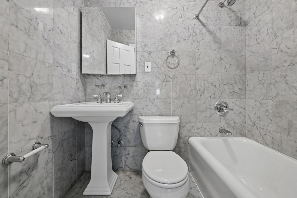 166 2nd Avenue in East Village - Photo 3