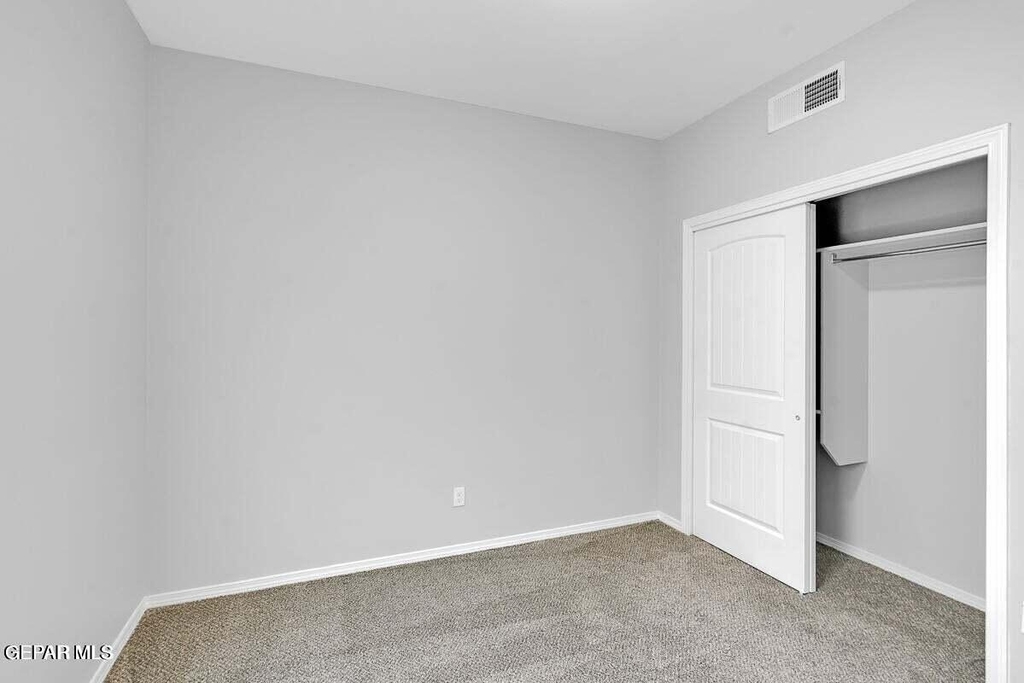 12661 Kingsbury Avenue - Photo 10