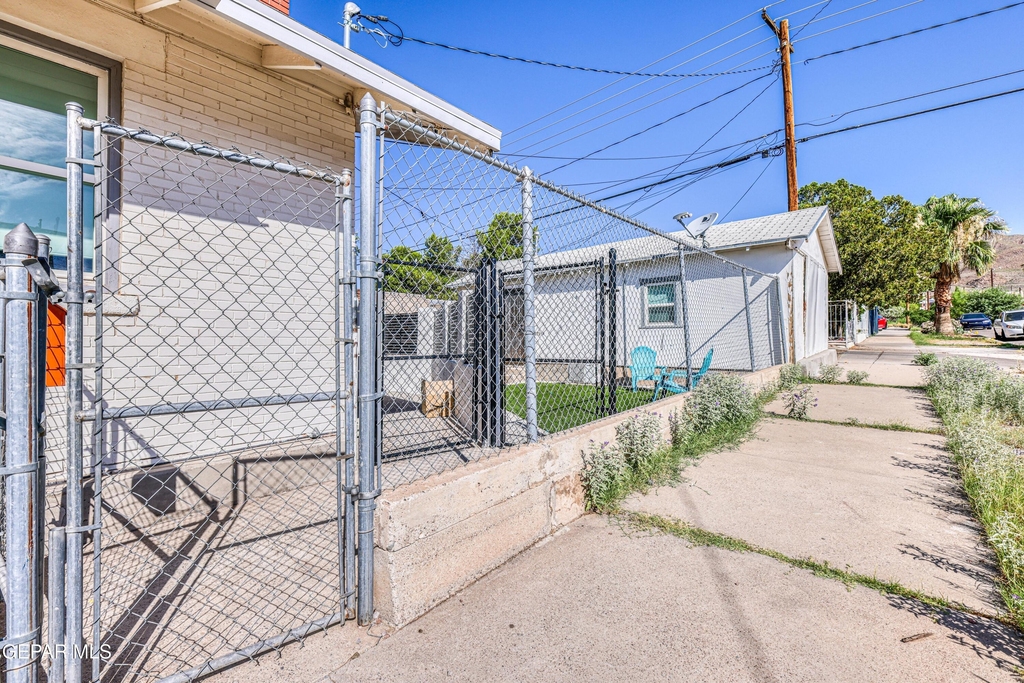 2729 Pershing Drive - Photo 1
