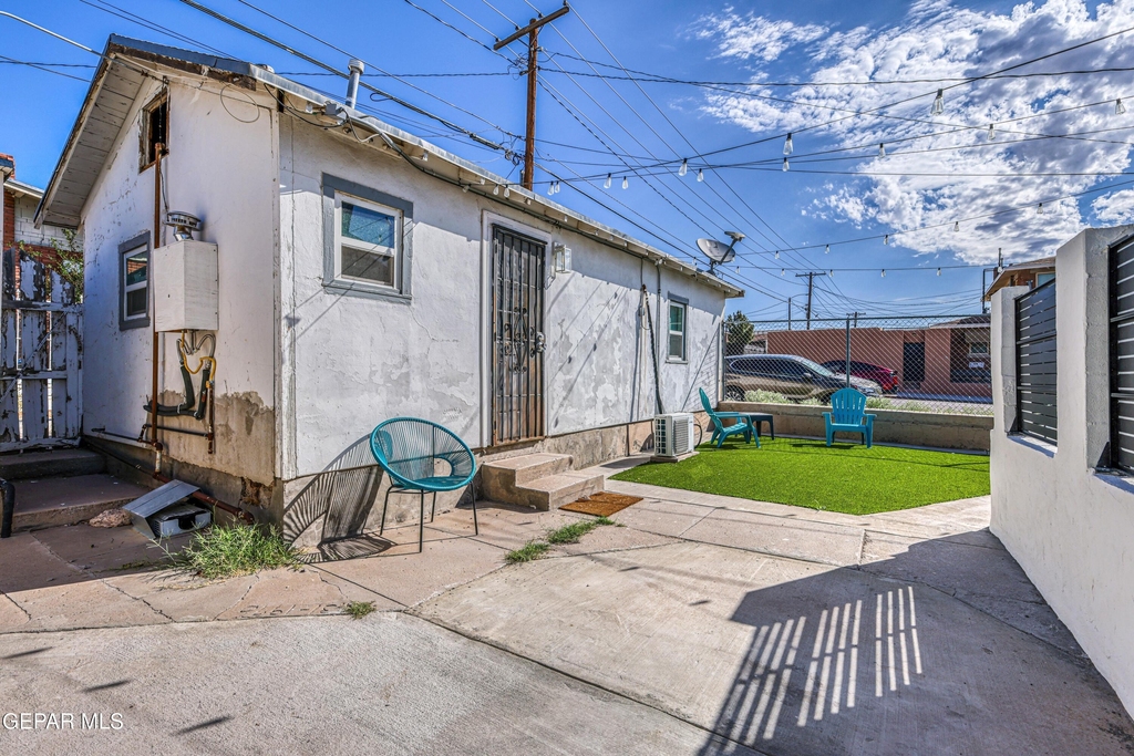 2729 Pershing Drive - Photo 2