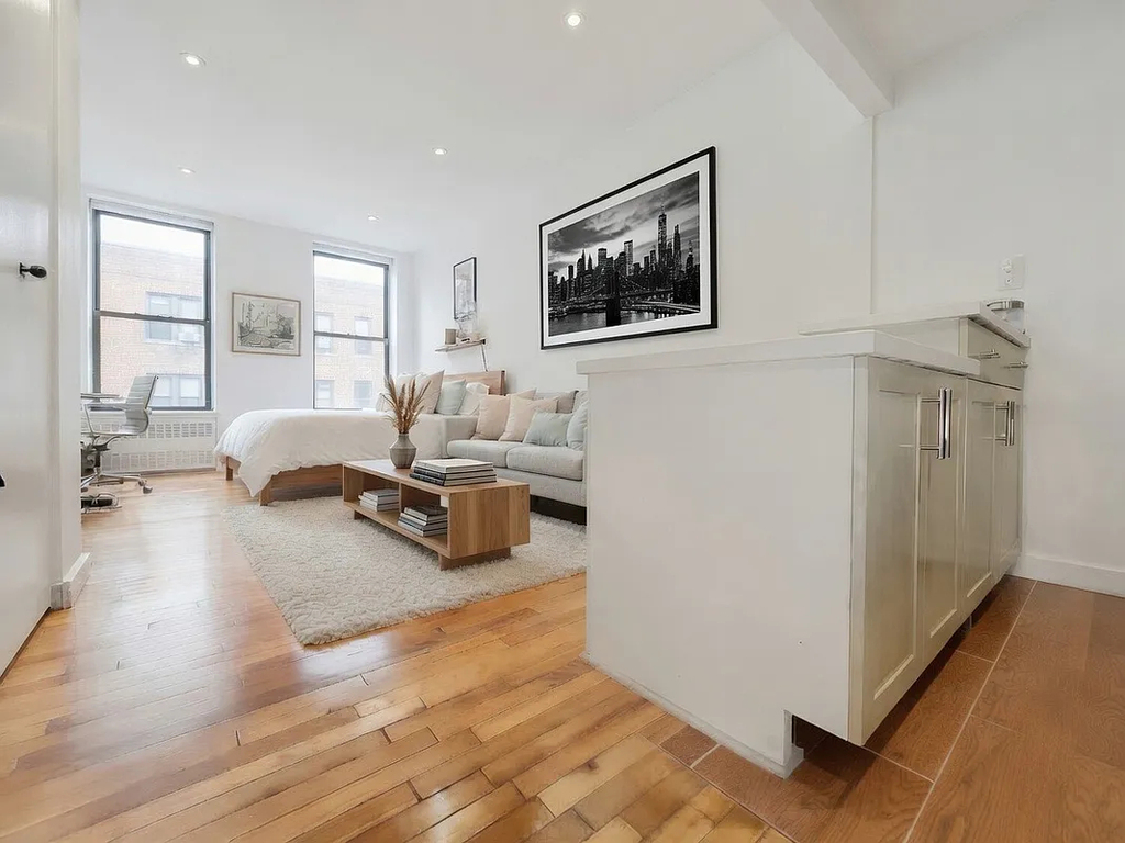 690 Greenwich  - Photo 1